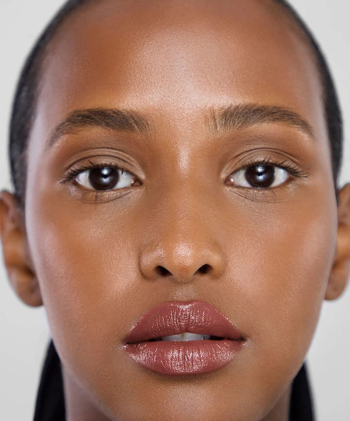 REFY Hydrating Liquid Lipstick With Buildable Satin Colour